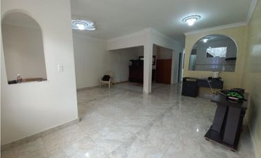 CASA EN VENTA EN PORTALES DE YUMBO 3 NIVELES 240M2