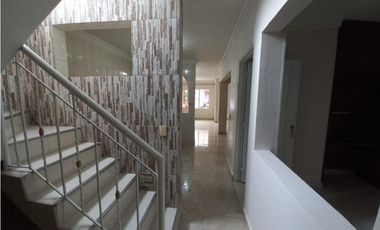 CASA EN VENTA EN PORTALES DE YUMBO 3 NIVELES 240M2