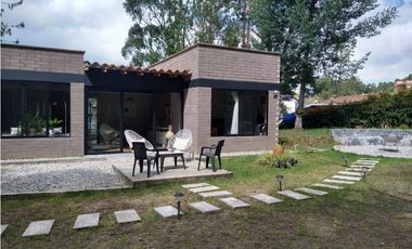 CASA EN VENTA UBICADA EN LOMA DEL ESCOBERO