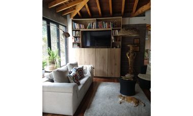 CASA EN VENTA UBICADA EN LOMA DEL ESCOBERO