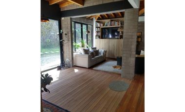 CASA EN VENTA UBICADA EN LOMA DEL ESCOBERO