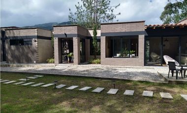 CASA EN VENTA UBICADA EN LOMA DEL ESCOBERO