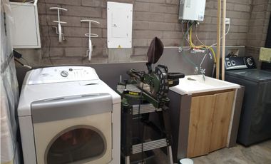 CASA EN VENTA UBICADA EN LOMA DEL ESCOBERO