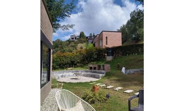 CASA EN VENTA UBICADA EN LOMA DEL ESCOBERO