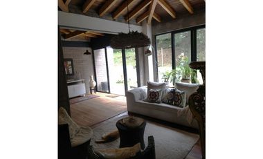 CASA EN VENTA UBICADA EN LOMA DEL ESCOBERO