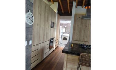 CASA EN VENTA UBICADA EN LOMA DEL ESCOBERO