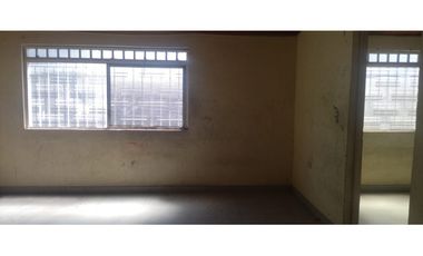 SE ARRIENDA AMPLIA CASA  EN GIRARDOT.