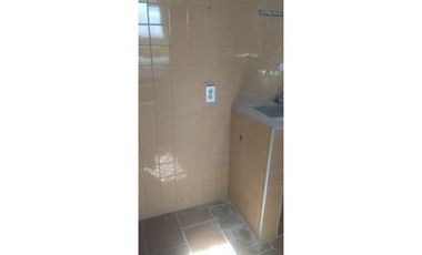 SE ARRIENDA AMPLIA CASA  EN GIRARDOT.