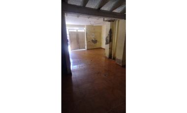 SE ARRIENDA AMPLIA CASA  EN GIRARDOT.