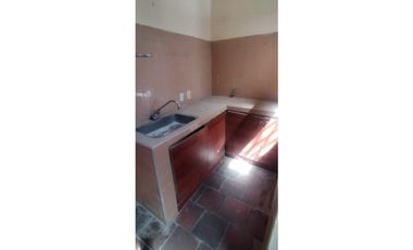 SE ARRIENDA AMPLIA CASA  EN GIRARDOT.