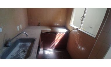 SE ARRIENDA AMPLIA CASA  EN GIRARDOT.