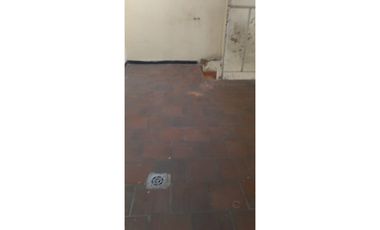 SE ARRIENDA AMPLIA CASA  EN GIRARDOT.