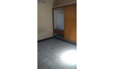 SE ARRIENDA AMPLIA CASA  EN GIRARDOT.