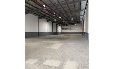 SE ALQUILA GALERA 1922 MTS CON ANDEN EN LA LOCERIA