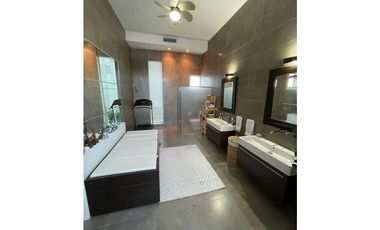 ALQUILER DE LUJOSA CASA EN ALTOS DEL GOLF - PH BIANCO LOFT - 4 REC