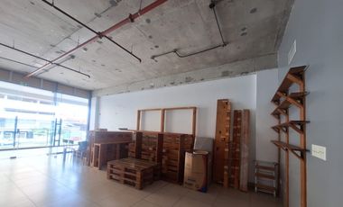 Se Alquila Local en 12 de Octubre