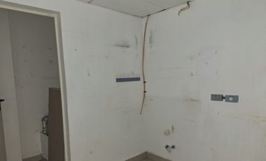 Se Alquila Local en 12 de Octubre