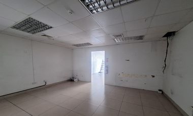 Se Alquila Local en 12 de Octubre