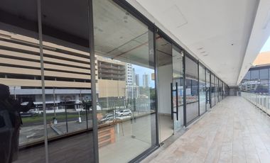 Se Alquila Local en 12 de Octubre