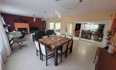 Casa en Venta - Zona lamos - Calidad de Construcción