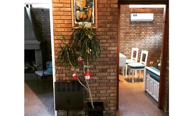 INKASA INMOBILIARIA - VENDE HERMOSA CASA EN GODOY CRUZ