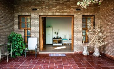 INKASA INMOBILIARIA - VENDE HERMOSA CASA EN GODOY CRUZ