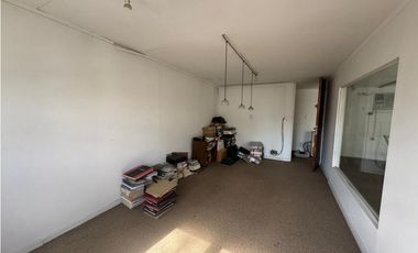 Oficina muy luminosa en Alberti y San Luis