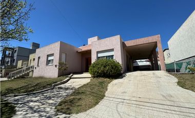 VENTA- CASA 3 DORMITORIOS- EL DORADO 1