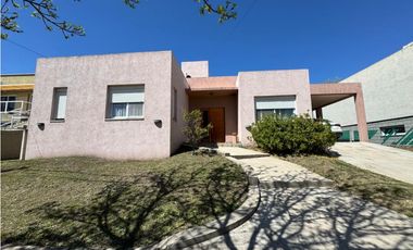 VENTA- CASA 3 DORMITORIOS- EL DORADO 1