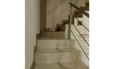 Vendo amplia casa en Alborada 8va Etapa