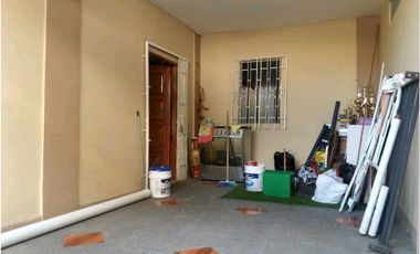 Vendo amplia casa en Alborada 8va Etapa