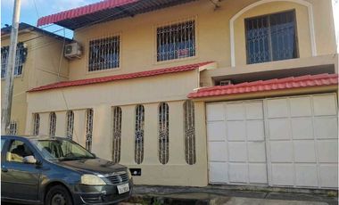 Vendo amplia casa en Alborada 8va Etapa