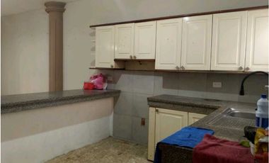 Vendo amplia casa en Alborada 8va Etapa