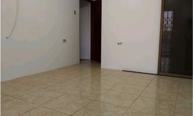 Vendo amplia casa en Alborada 8va Etapa