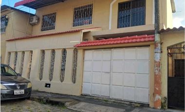 Vendo amplia casa en Alborada 8va Etapa