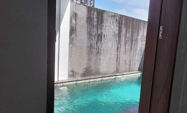 Villa Full Furnish 3 Lantai, Desain Modern Siap Huni di NUSA DUA, Badung
