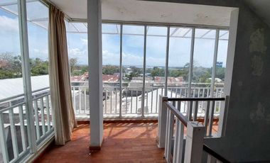 Villa Full Furnish 3 Lantai, Desain Modern Siap Huni di NUSA DUA, Badung