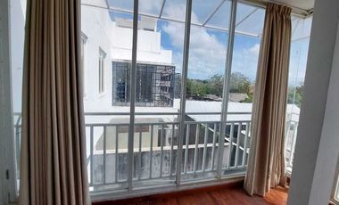 Villa Full Furnish 3 Lantai, Desain Modern Siap Huni di NUSA DUA, Badung