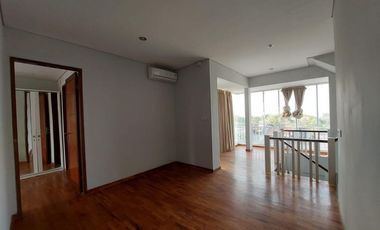 Villa Full Furnish 3 Lantai, Desain Modern Siap Huni di NUSA DUA, Badung