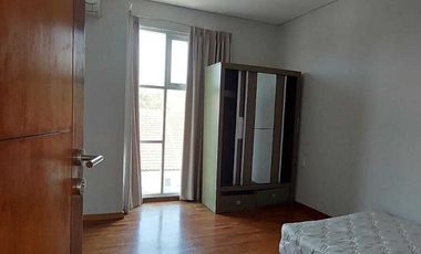 Villa Full Furnish 3 Lantai, Desain Modern Siap Huni di NUSA DUA, Badung