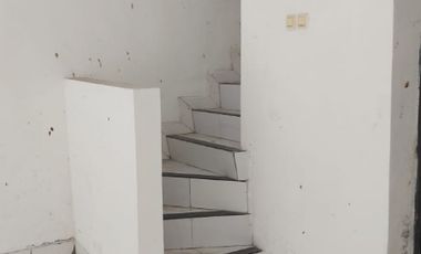 RUKO dua lantai depan kampus baru AMNI