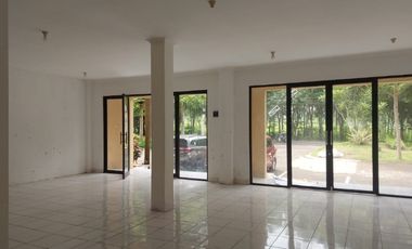 RUKO dua lantai depan kampus baru AMNI