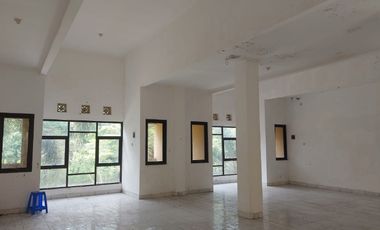 RUKO dua lantai depan kampus baru AMNI