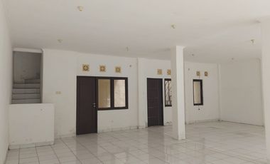 RUKO dua lantai depan kampus baru AMNI