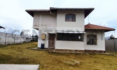 VENDO CASA ESTILO RUSTICO CON TERRENO