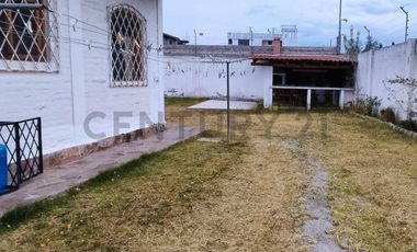 VENDO CASA ESTILO RUSTICO CON TERRENO