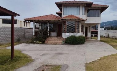 VENDO CASA ESTILO RUSTICO CON TERRENO