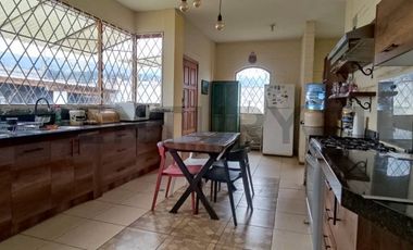 VENDO CASA ESTILO RUSTICO CON TERRENO