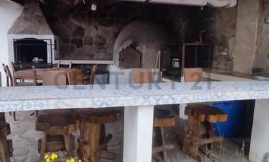 VENDO CASA ESTILO RUSTICO CON TERRENO