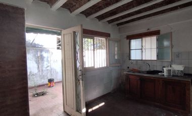 Departamento Tipo Casa en alquiler en Lanus Este
